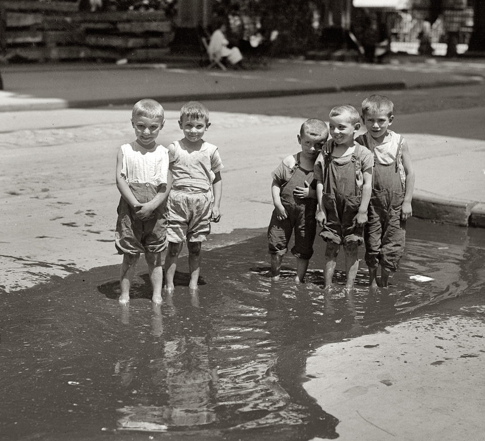 July 13, 1913 - Children under the El in Brooklyn, NY